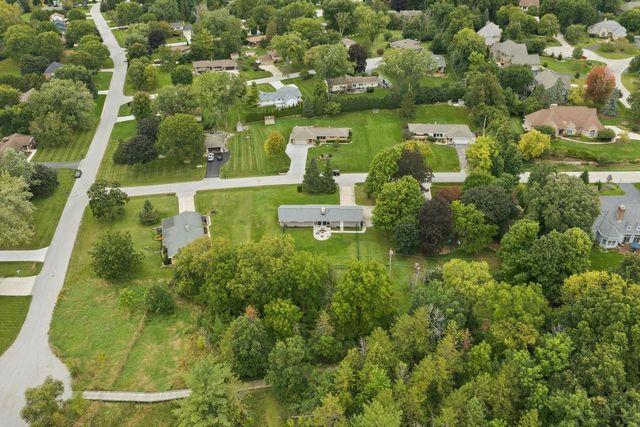 14465 Lindsay DRIVE, Brookfield, WI 53005