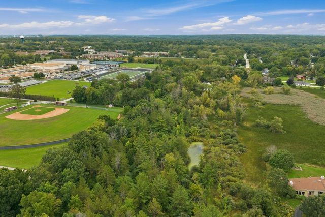 14465 Lindsay DRIVE, Brookfield, WI 53005