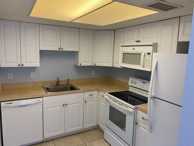 120 Wettaw Lane 112, North Palm Beach, FL 33408