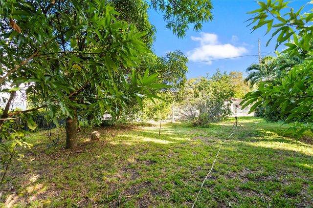 425 NW 7th Ter, Fort Lauderdale, FL 33311