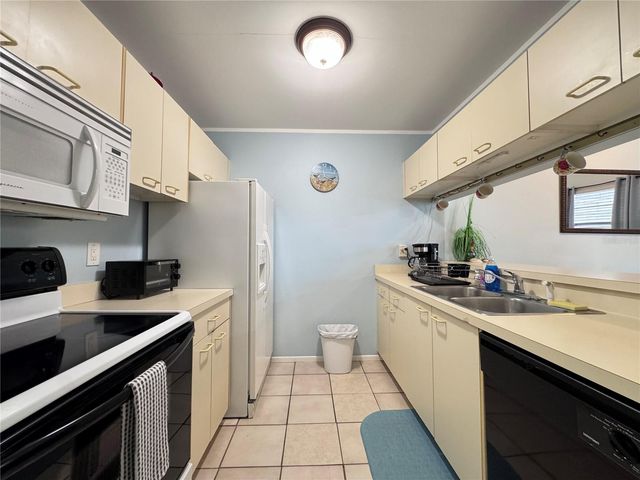 3821 59TH AVENUE W 3821, Bradenton, FL 34210