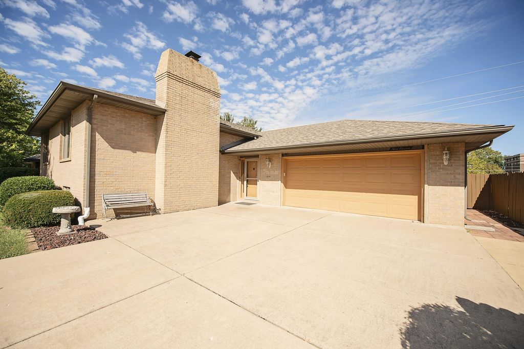 911 East Rockwood Street, Springfield, MO 65807