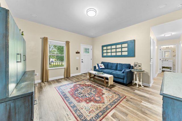 4751 Thick Rd, Chapel Hill, TN 37034