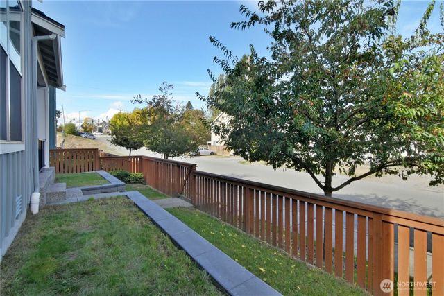 218 SW 96th Lane, Seattle, WA 98106