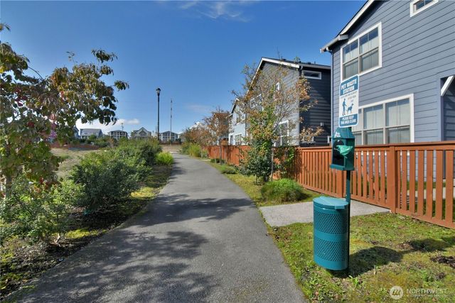 218 SW 96th Lane, Seattle, WA 98106