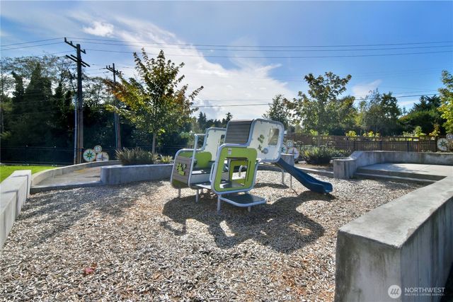 218 SW 96th Lane, Seattle, WA 98106