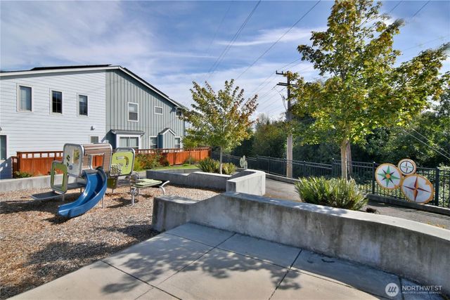 218 SW 96th Lane, Seattle, WA 98106