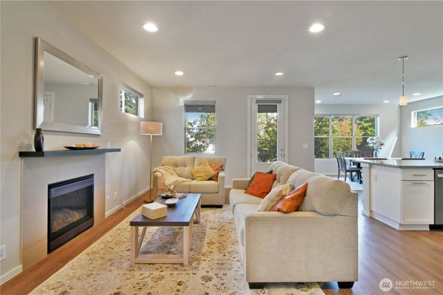 218 SW 96th Lane, Seattle, WA 98106