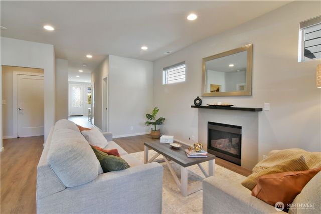 218 SW 96th Lane, Seattle, WA 98106