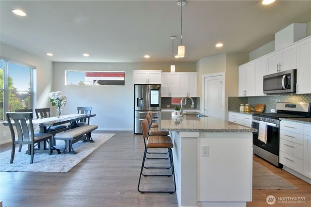 218 SW 96th Lane, Seattle, WA 98106