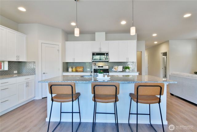 218 SW 96th Lane, Seattle, WA 98106