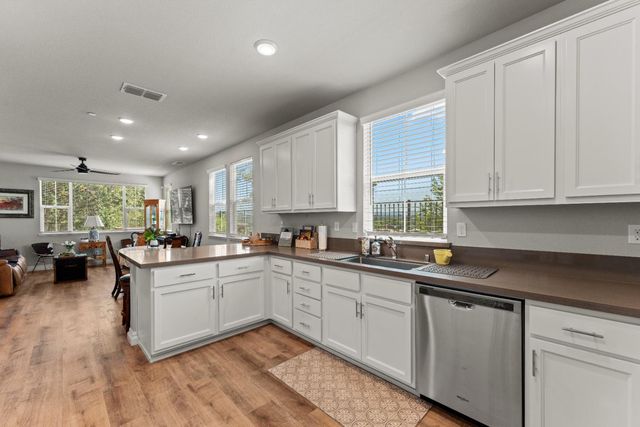 87 Huddlestone, Roseville, CA 95661