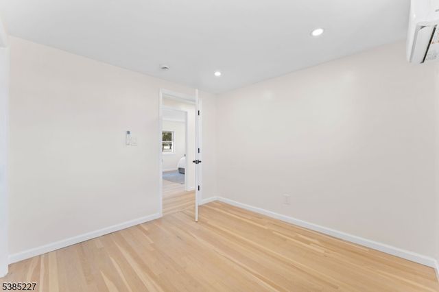 7 Luisser St, Clifton City, NJ 07012
