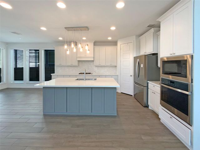 271 Dycus BND, Liberty Hill, TX 78642