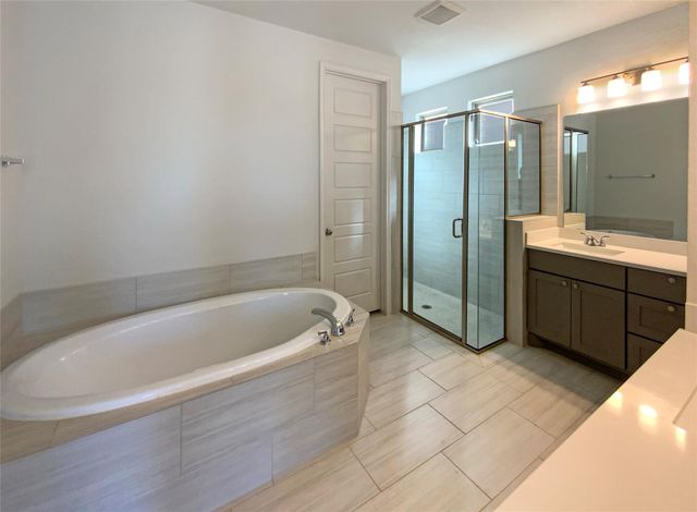 271 Dycus BND, Liberty Hill, TX 78642