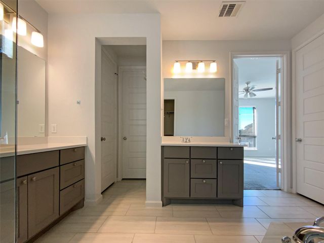 271 Dycus BND, Liberty Hill, TX 78642