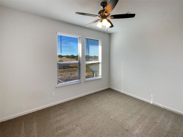 271 Dycus BND, Liberty Hill, TX 78642