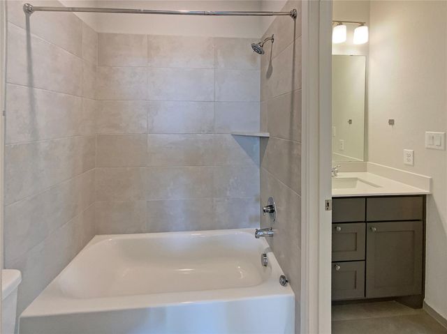 271 Dycus BND, Liberty Hill, TX 78642