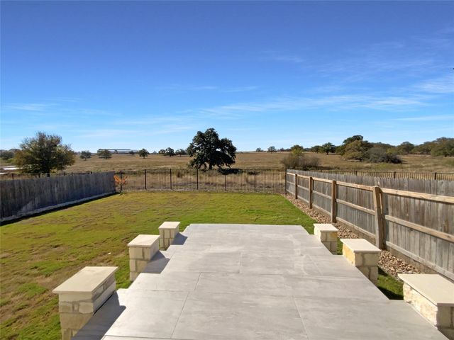 271 Dycus BND, Liberty Hill, TX 78642
