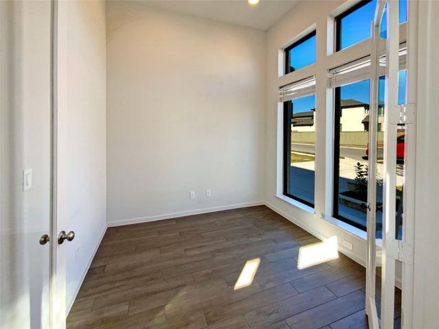 271 Dycus BND, Liberty Hill, TX 78642