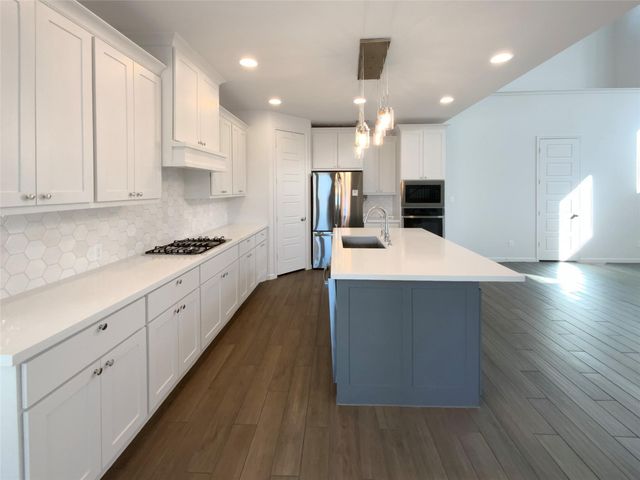 271 Dycus BND, Liberty Hill, TX 78642