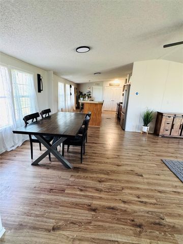 1100 Walter Hoffman RD, Cedar Creek, TX 78612