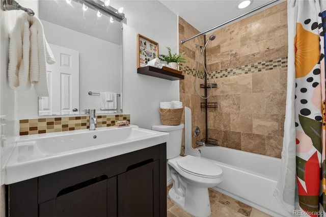 9005 E Lehigh Avenue 17, Denver, CO 80237