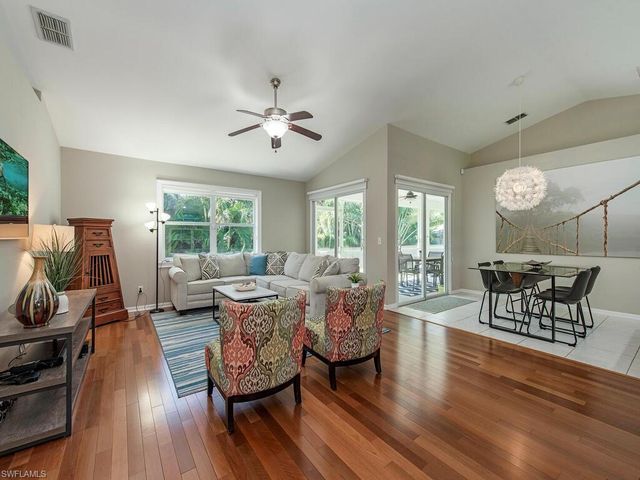 1082 Capri DR, Naples, FL 34103