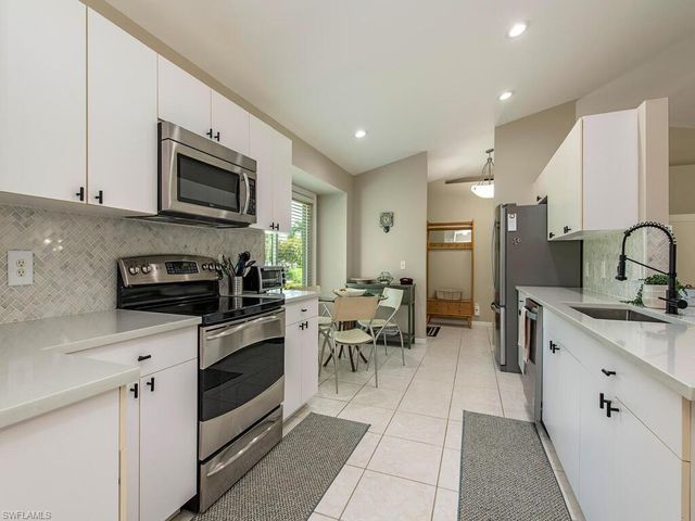 1082 Capri DR, Naples, FL 34103