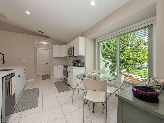 1082 Capri DR, Naples, FL 34103