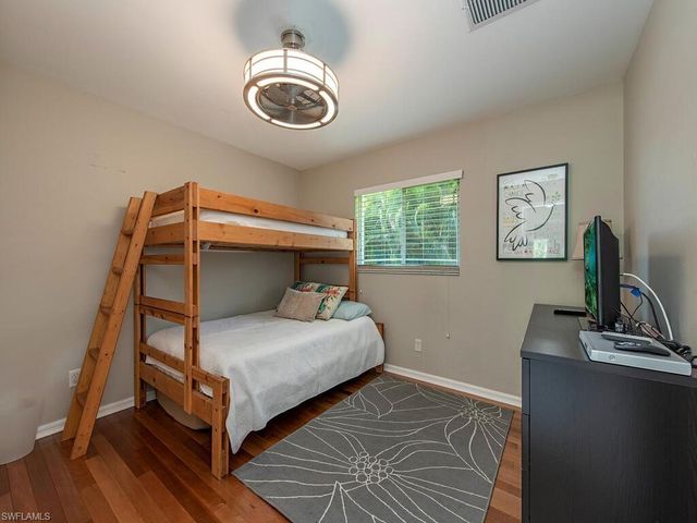 1082 Capri DR, Naples, FL 34103