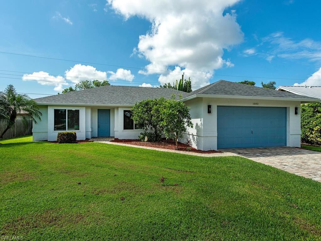 1082 Capri DR, Naples, FL 34103