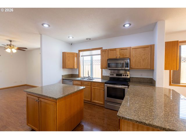 2940 BROOKE St, Forest Grove, OR 97116