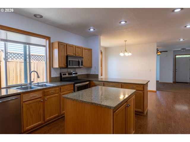 2940 BROOKE St, Forest Grove, OR 97116
