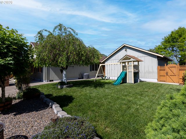 2940 BROOKE St, Forest Grove, OR 97116