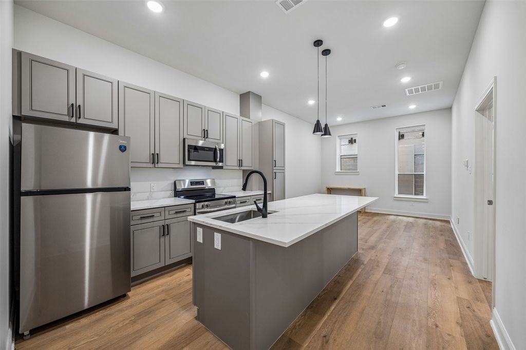 2010 Commerce Street B204, Dallas, TX 75201