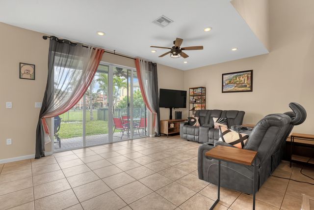 9022 Dupont Place, Wellington, FL 33414
