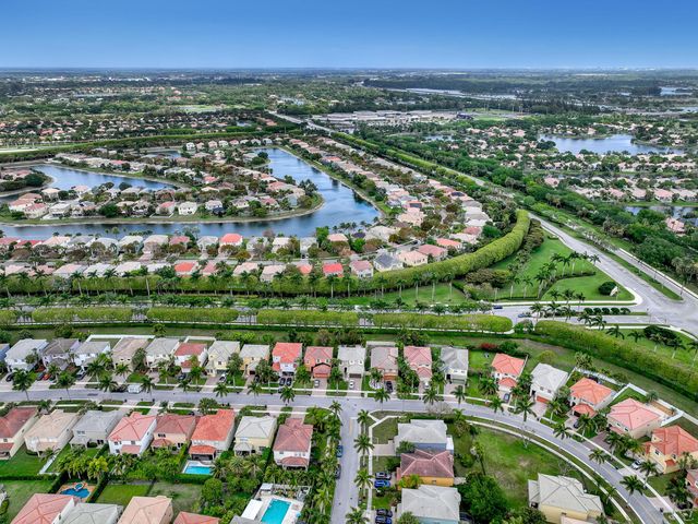 9022 Dupont Place, Wellington, FL 33414