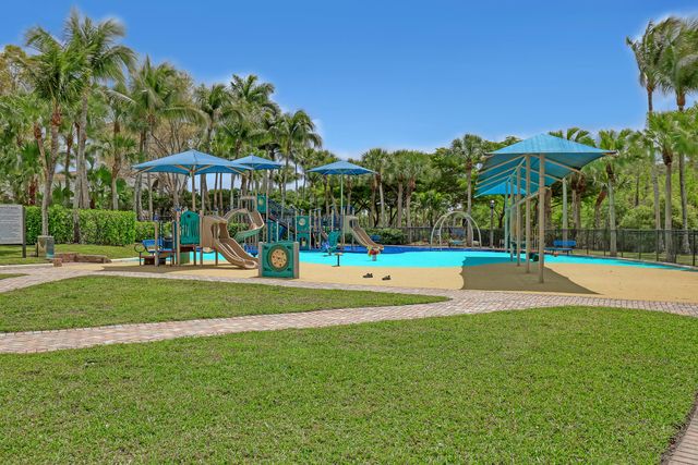 9022 Dupont Place, Wellington, FL 33414