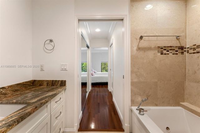 1566 NE Quayside Ter D14, Miami, FL 33138