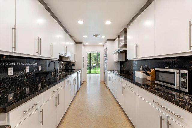 1566 NE Quayside Ter D14, Miami, FL 33138