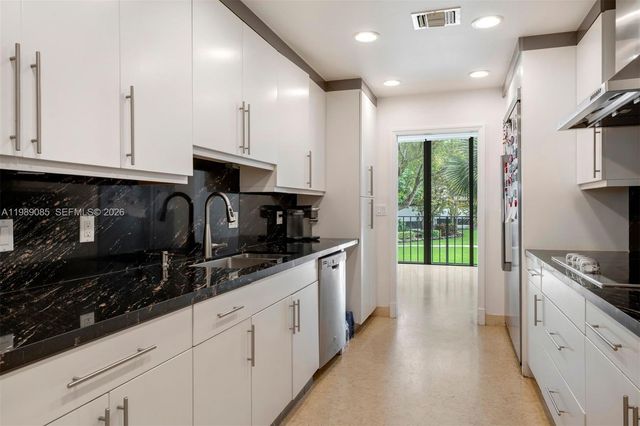 1566 NE Quayside Ter D14, Miami, FL 33138