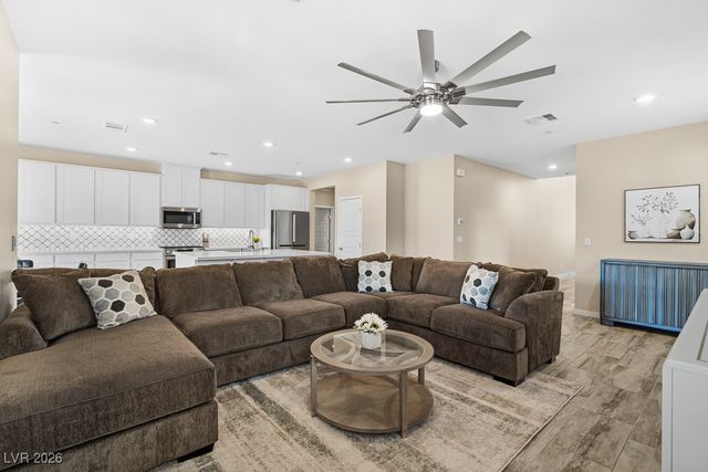 194 Viento Ridge Street, Henderson, NV 89012