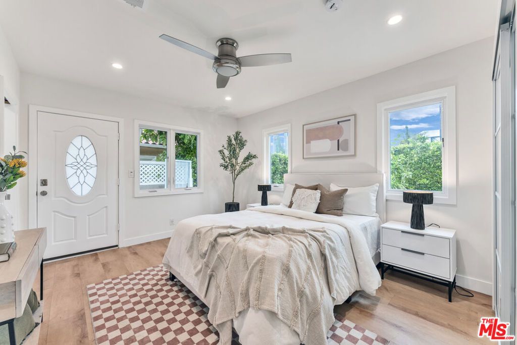 Image 18 of property listing at 256 N Doheny Drive, Beverly Hills, CA 90211