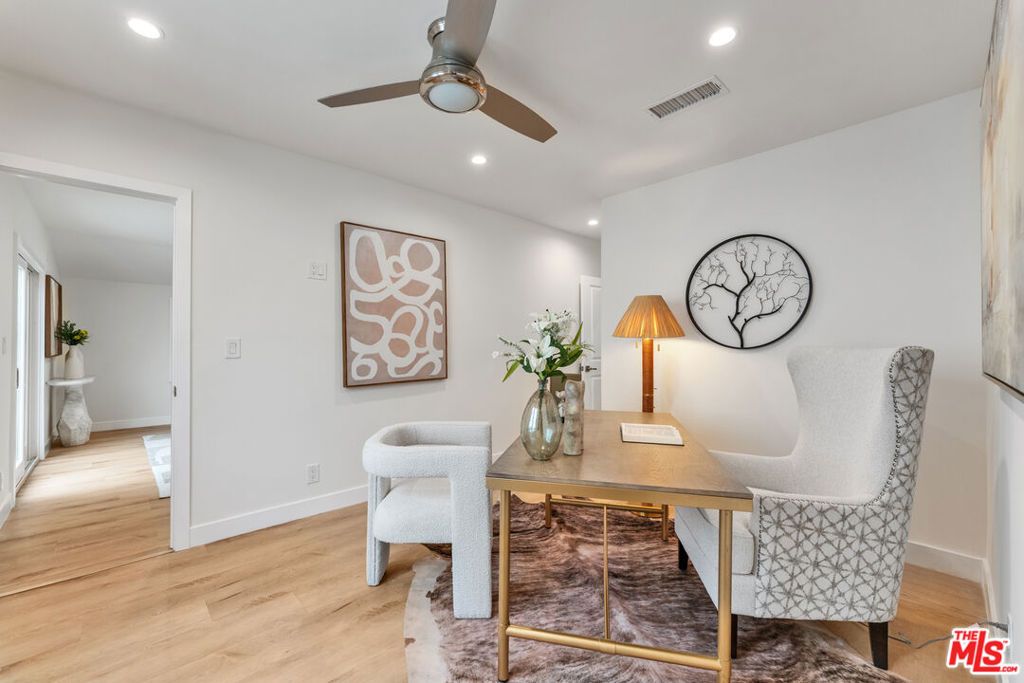 Image 21 of property listing at 256 N Doheny Drive, Beverly Hills, CA 90211