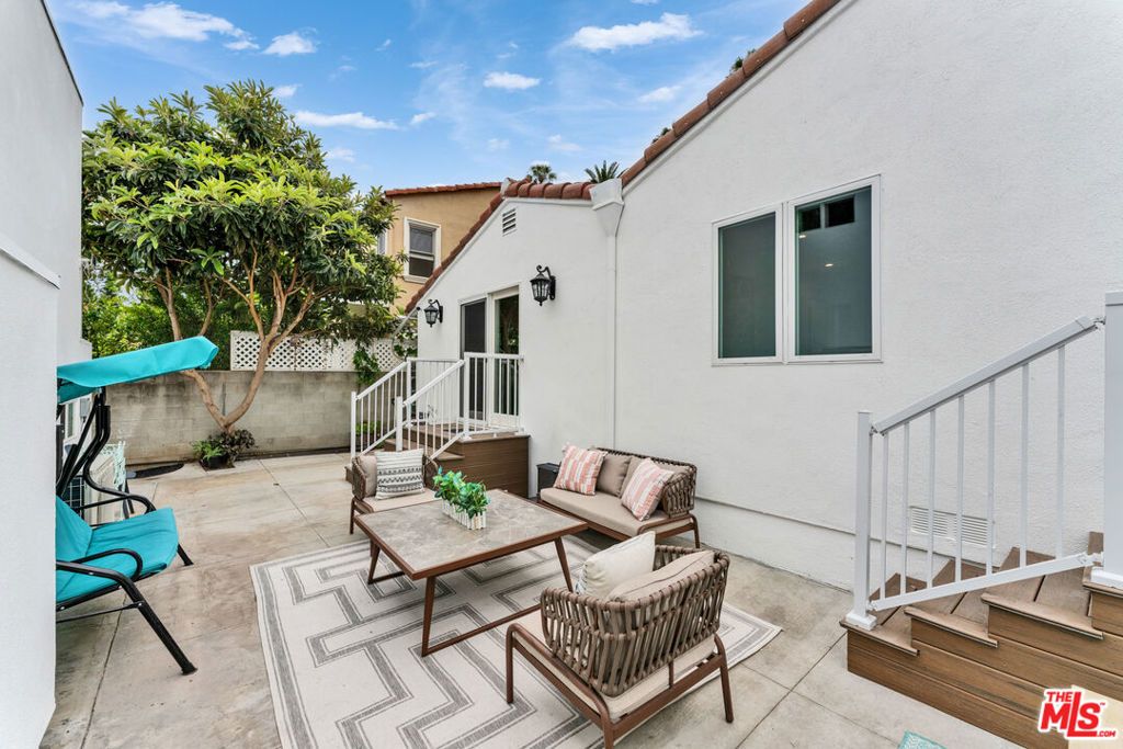 Image 27 of property listing at 256 N Doheny Drive, Beverly Hills, CA 90211