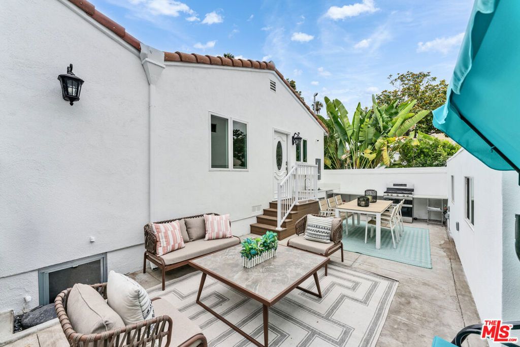Image 29 of property listing at 256 N Doheny Drive, Beverly Hills, CA 90211