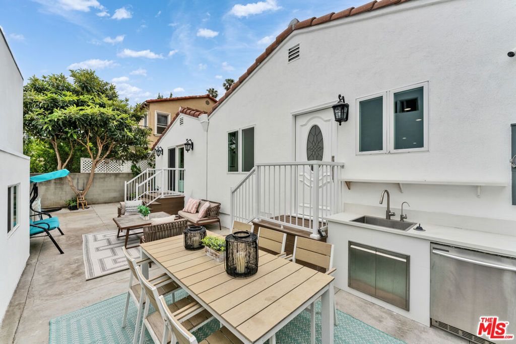 Image 30 of property listing at 256 N Doheny Drive, Beverly Hills, CA 90211
