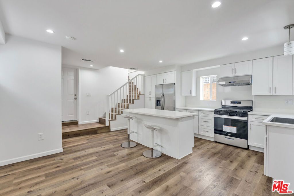 Image 31 of property listing at 256 N Doheny Drive, Beverly Hills, CA 90211