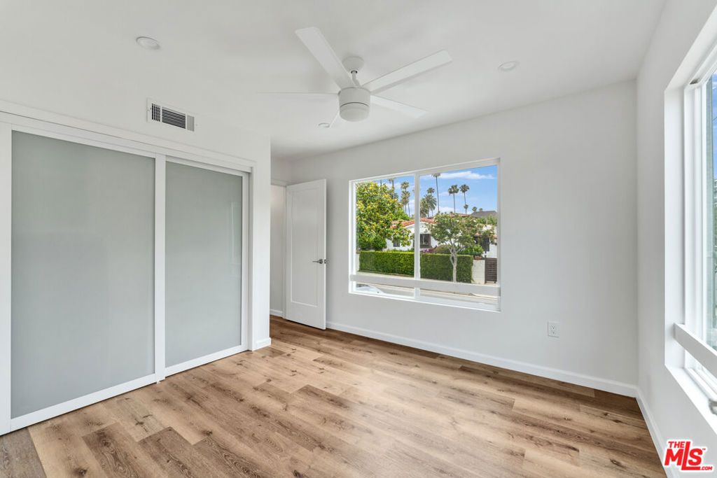 Image 35 of property listing at 256 N Doheny Drive, Beverly Hills, CA 90211